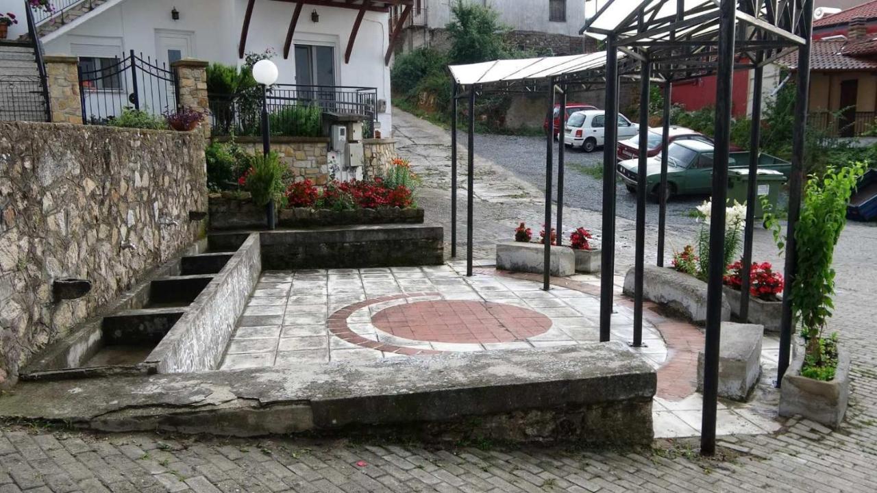 Traditional House "Plystario" Arnaía Esterno foto